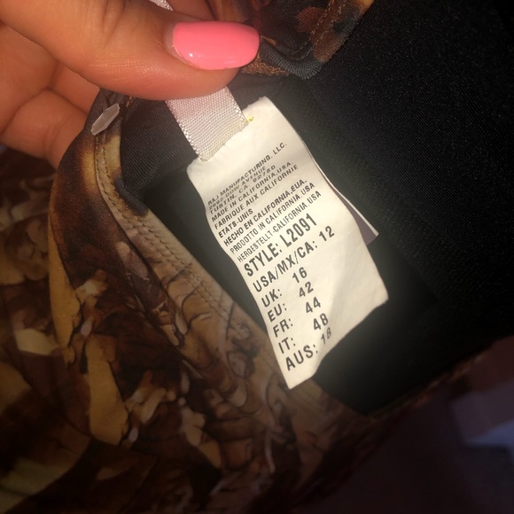 Luxe by Lisa Vogel one piece swimsuit 🌟 - Picture 6 of 6